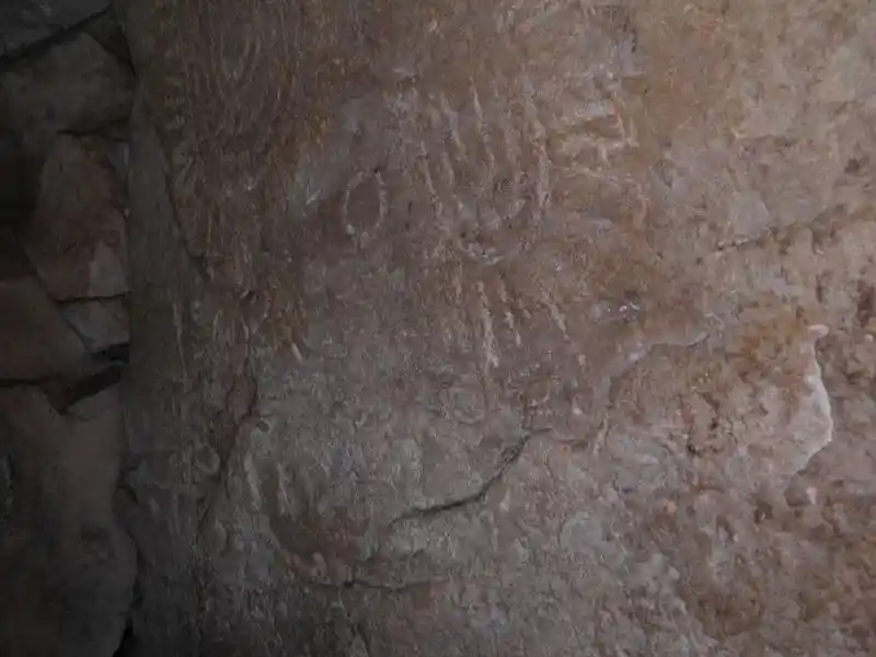 Elongated solar disc on the grave of Jeremiah